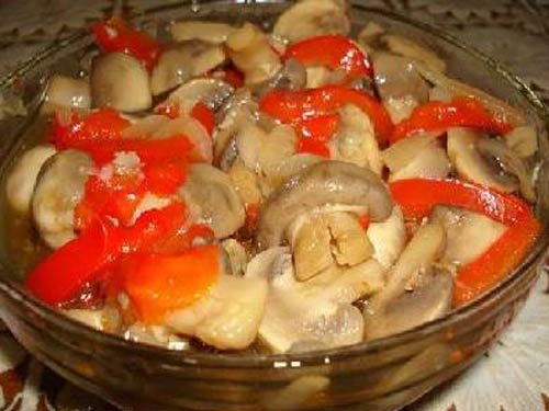 Салат грибной с перцем